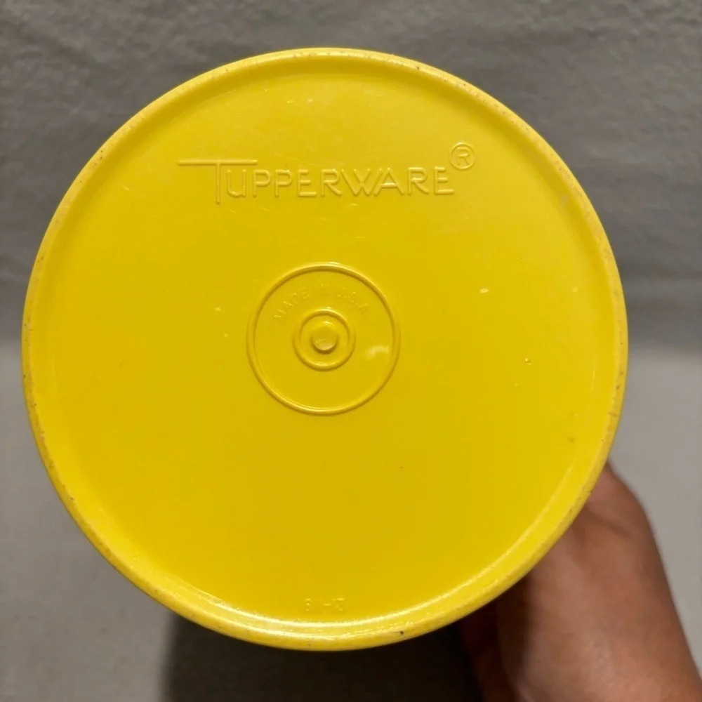 Tupperware Vintage Yellow Canister 811-14 with Starburst Lid Approximate 6